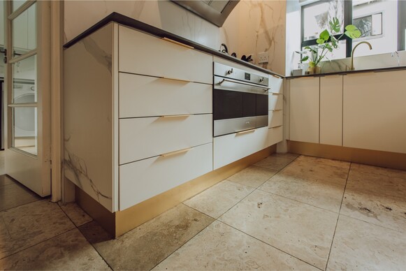 Custom installed kitchen by Timid Tyger